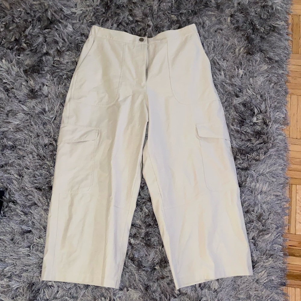 Lululemon light utilitiech cargo pocket high rise crop pant